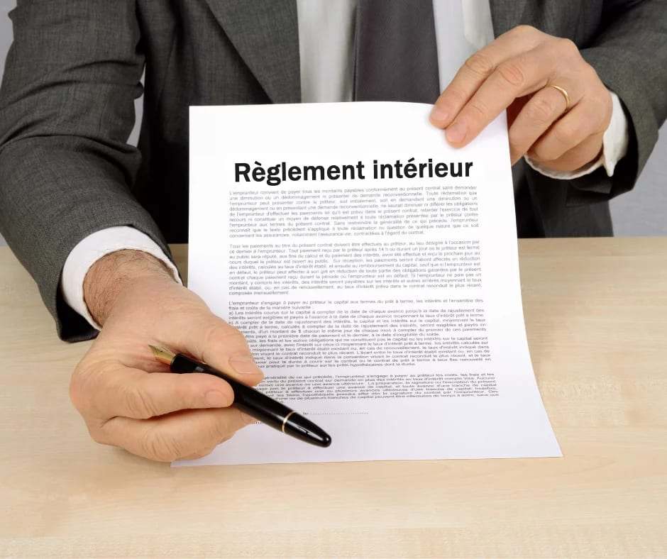 Relecture du règlement intérieur d’une entreprise lors d’un audit social