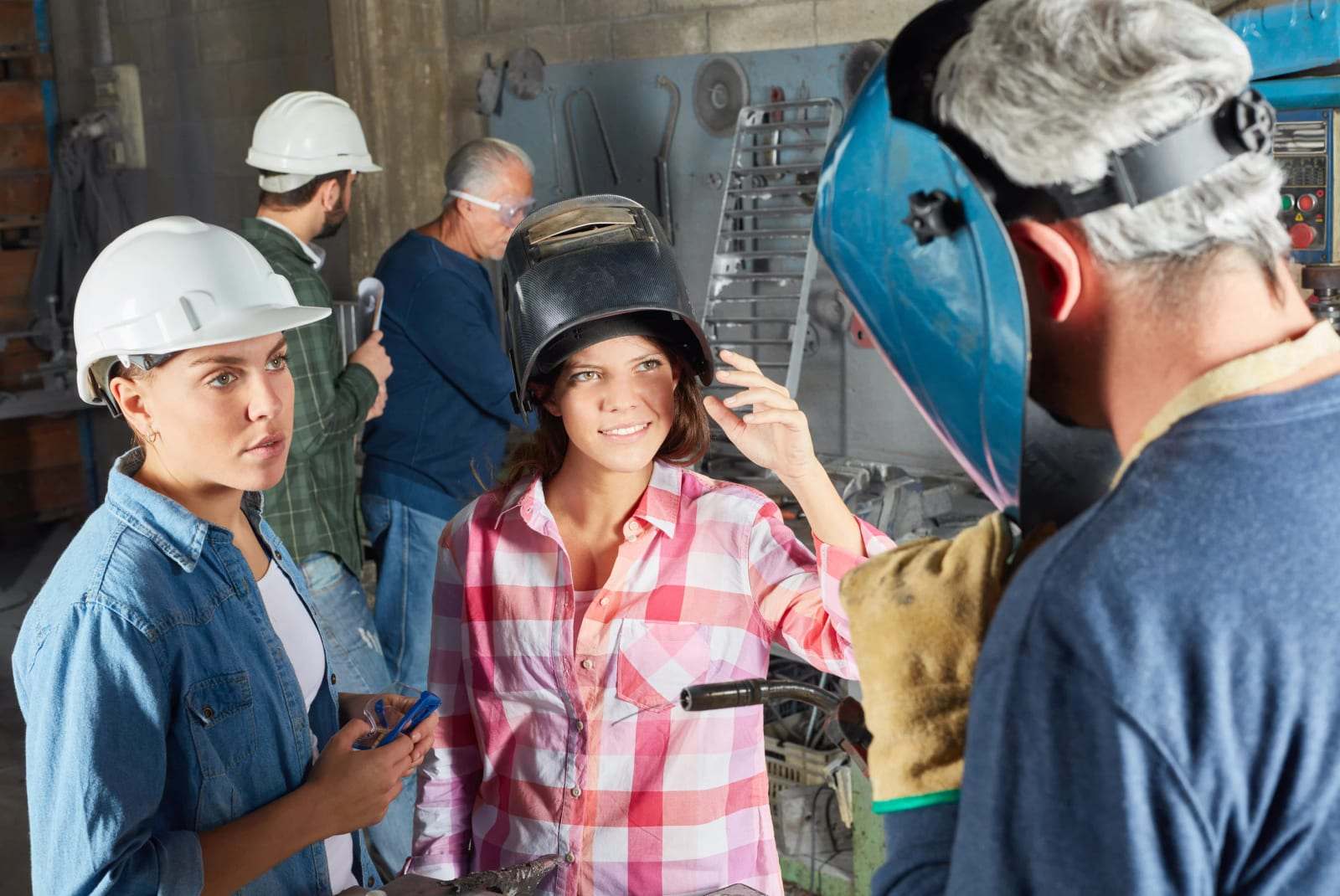 Nouveaux salariés accueillis sur un chantier par leur employeur